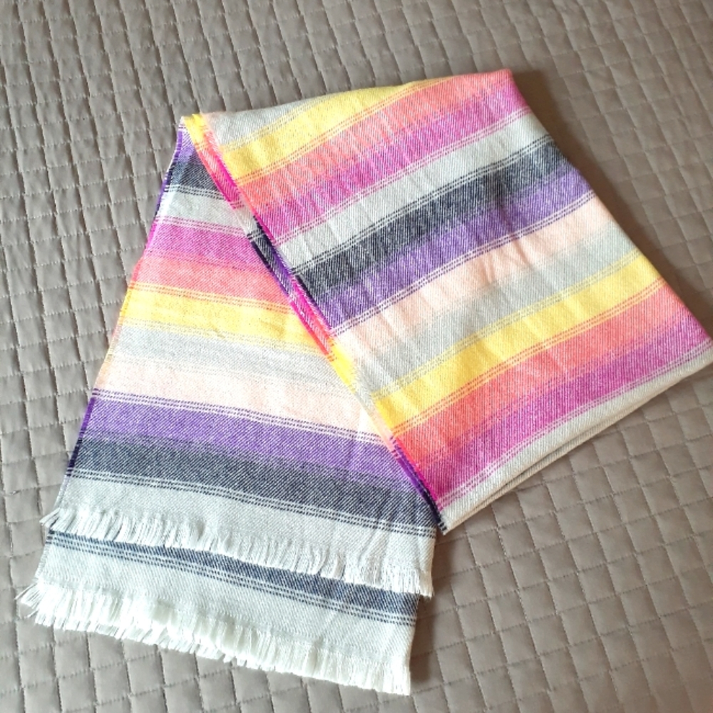 GAP scarf